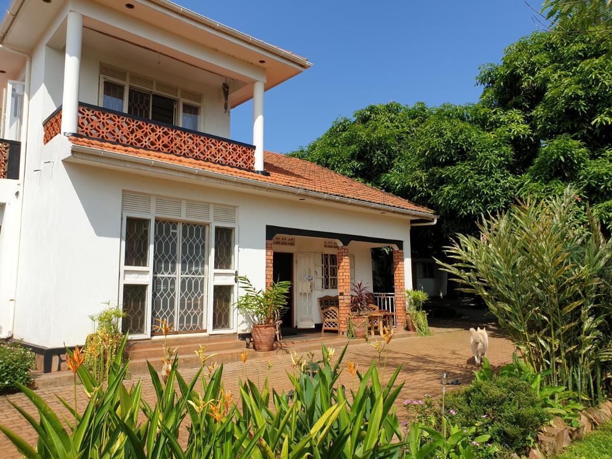 Alison & Dave'S Guesthouse Entebbe Exterior photo