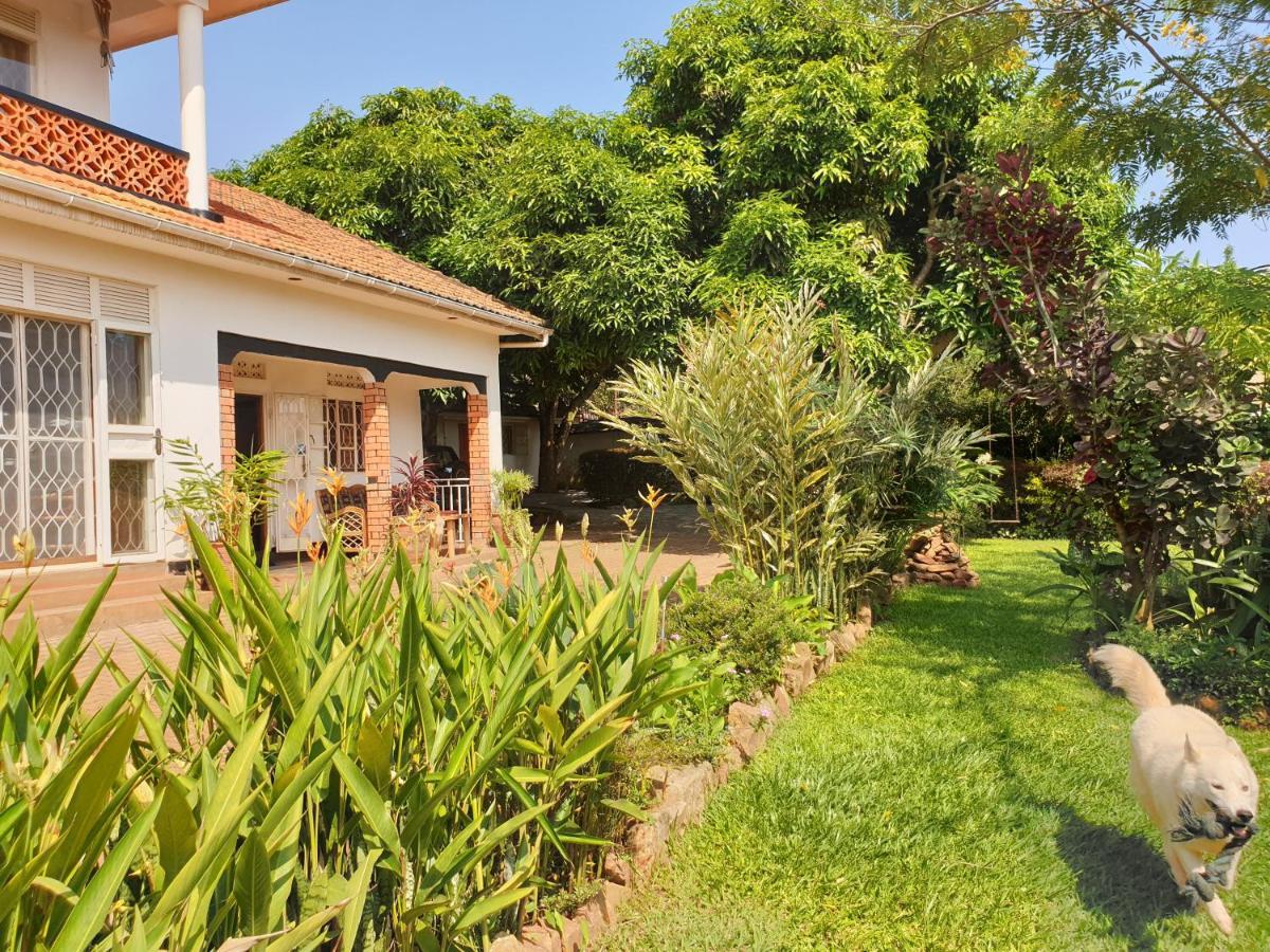 Alison & Dave'S Guesthouse Entebbe Exterior photo