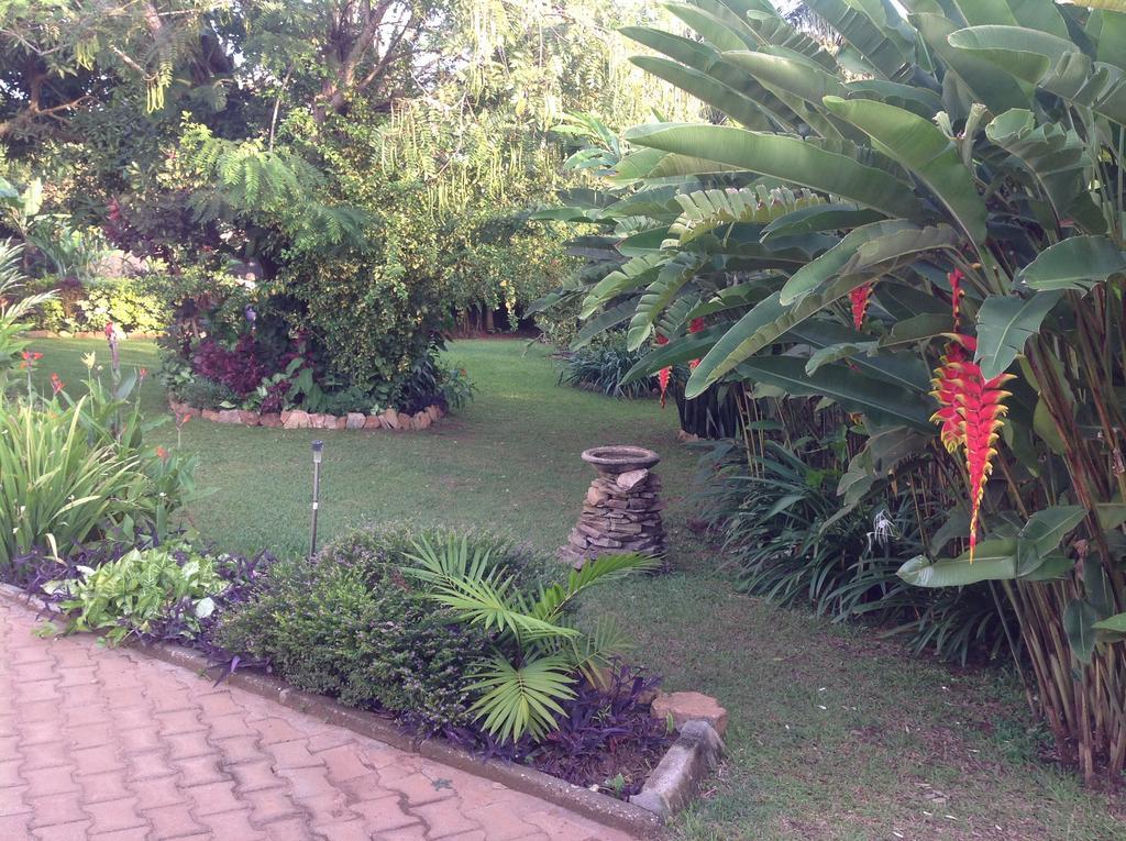 Alison & Dave'S Guesthouse Entebbe Exterior photo